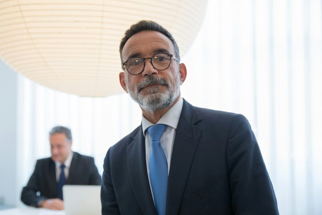 Statut cadre : définition, avantages et impact sur la carrière